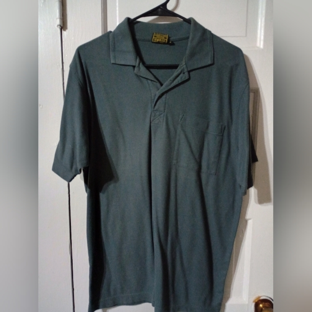 Oggi men's shirt size large (Mgs171)